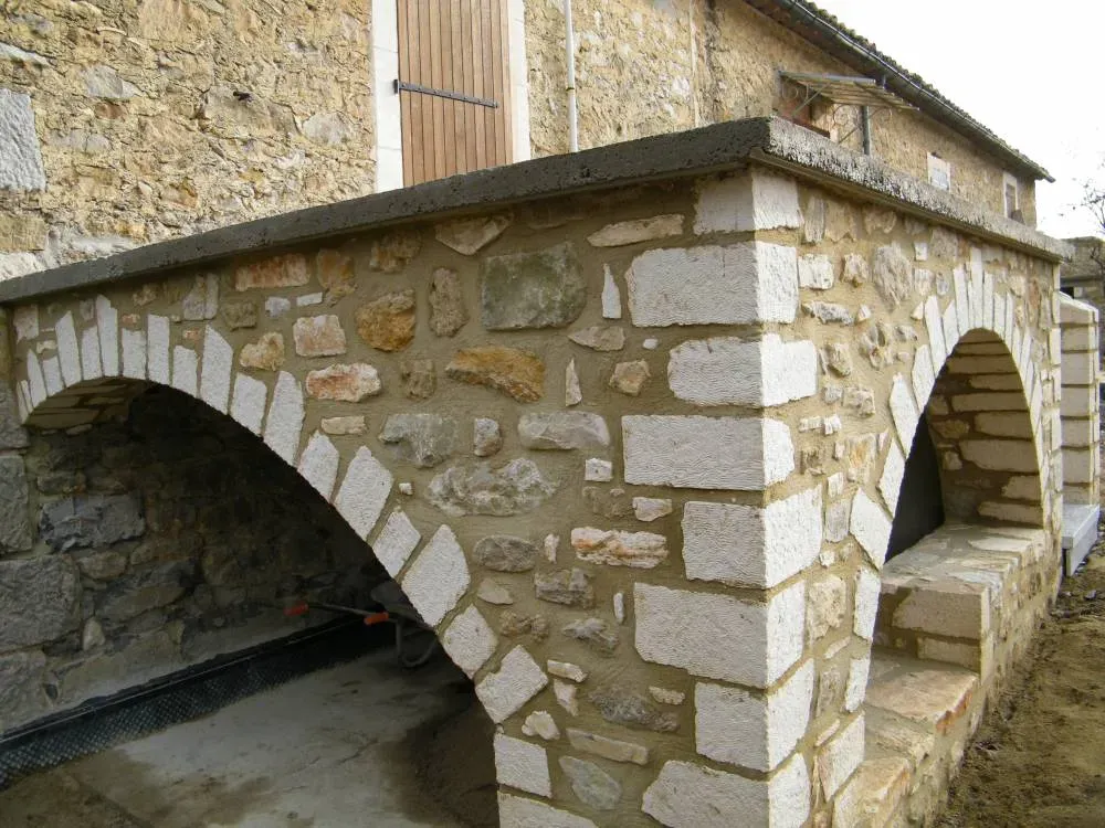 Taille de pierre près de Grospierre
