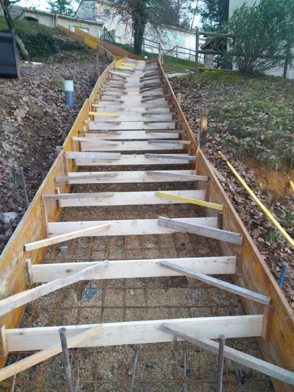Maconnerie generale- Creeation escalier beton